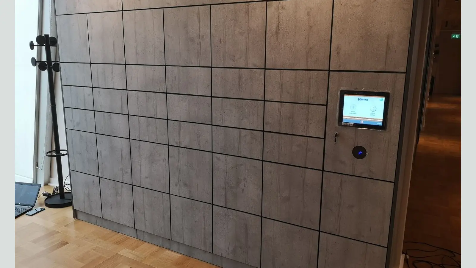 Install of wood-concrete effect lockers